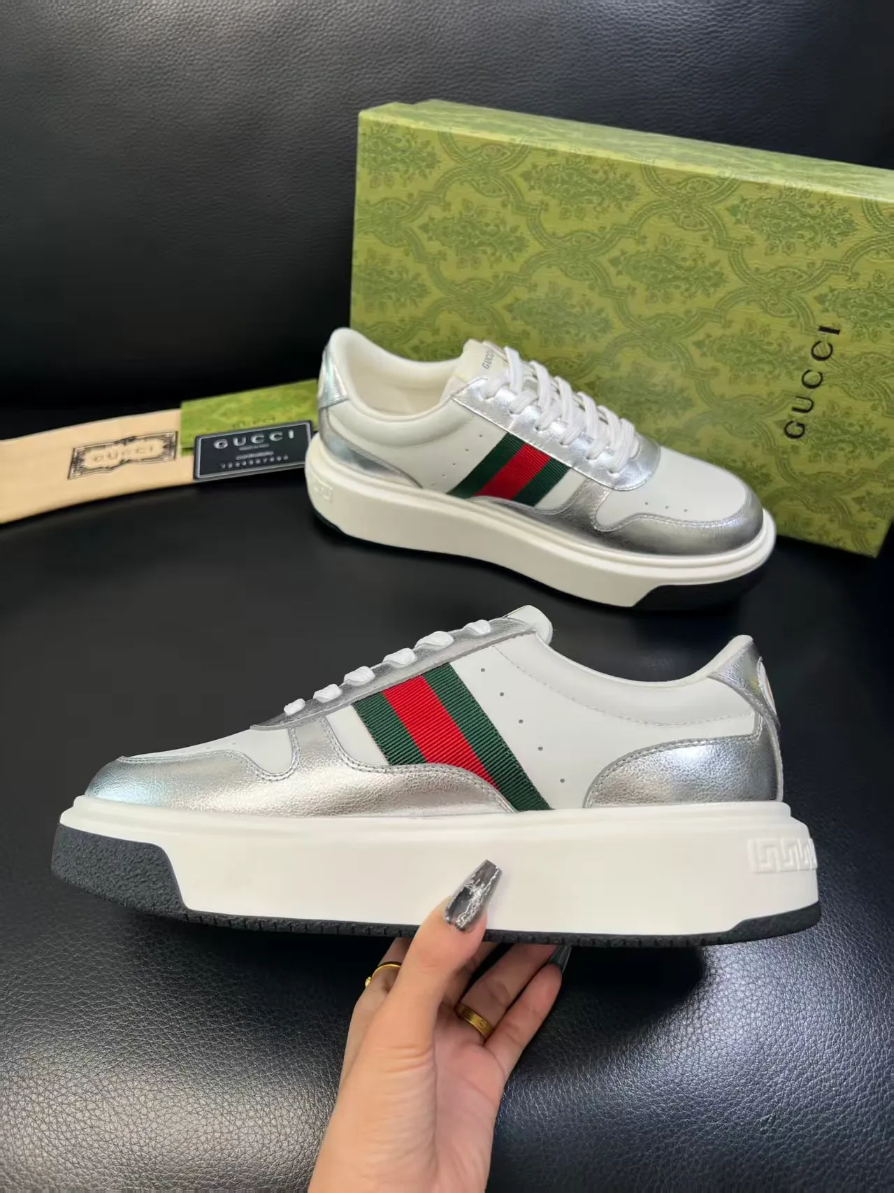 P460 new men's shoes GUCCI [Lightning] latest shoes are shipped. Original quality, fashionable, special materials, sheepskin lining, new packaging. The foot feels super comfortable and the workmanship is impeccable Code number: 38-45 No. 058